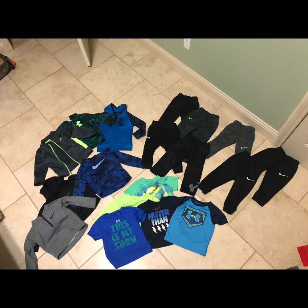 Lots of 2t boys Nike and Under Armour clothes